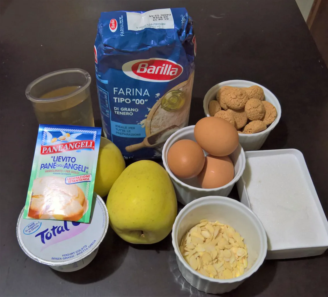 Torta mandorlata di mele e amaretti